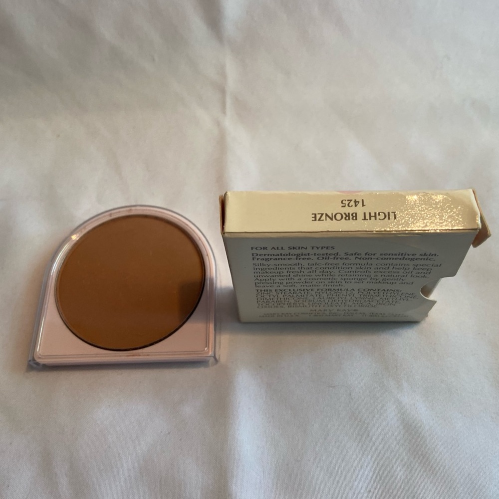 Mary Kay Powder Perfect Pressed Powder - Picture 4 of 4